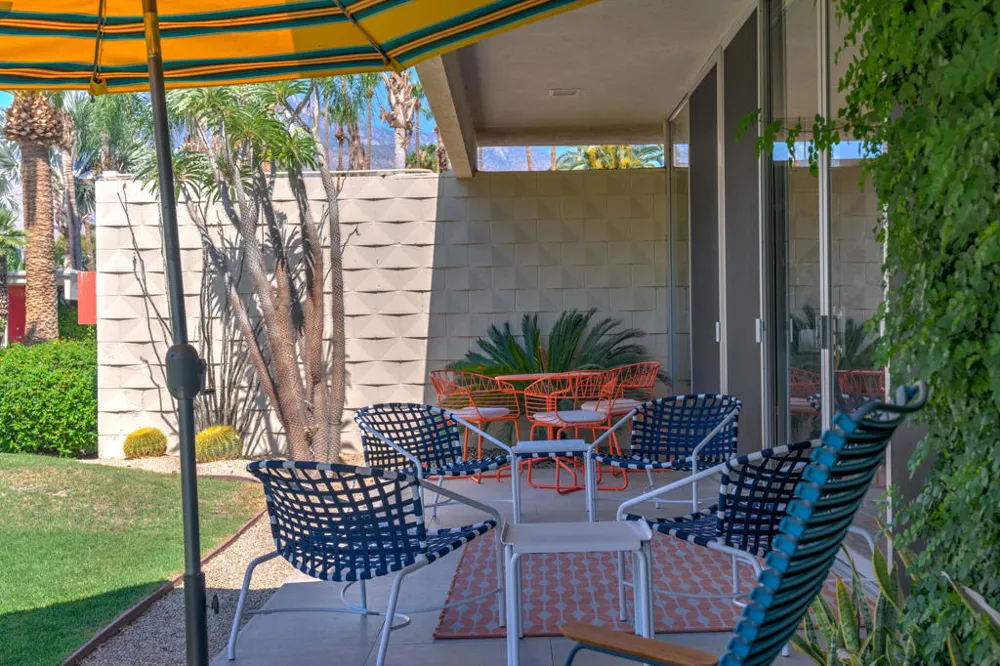 320 Desert Lakes Drive Palm Springs, CA 92264