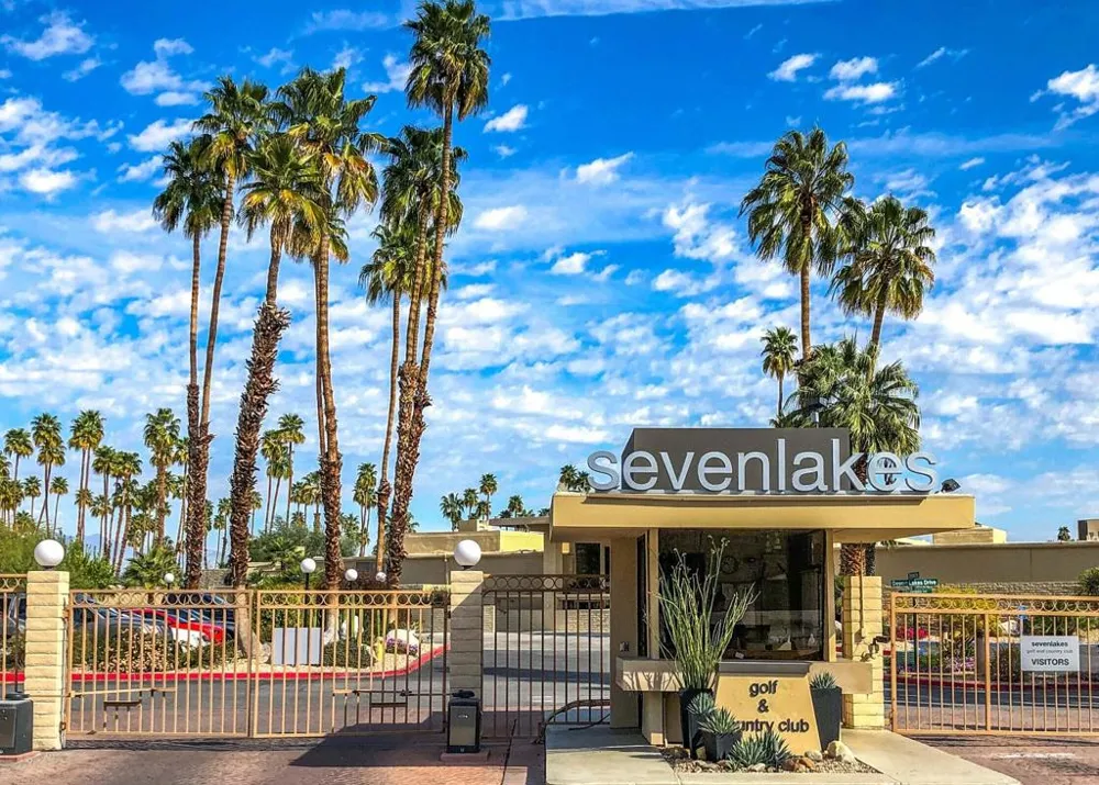 320 Desert Lakes Drive Palm Springs, CA 92264