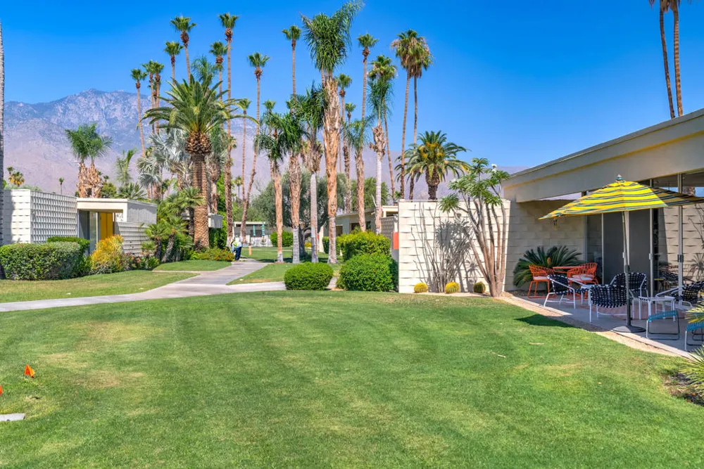 320 Desert Lakes Drive Palm Springs, CA 92264