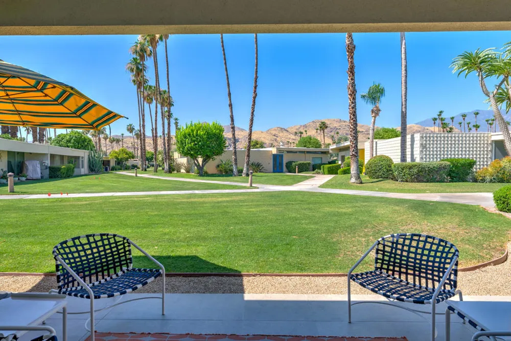 320 Desert Lakes Drive Palm Springs, CA 92264