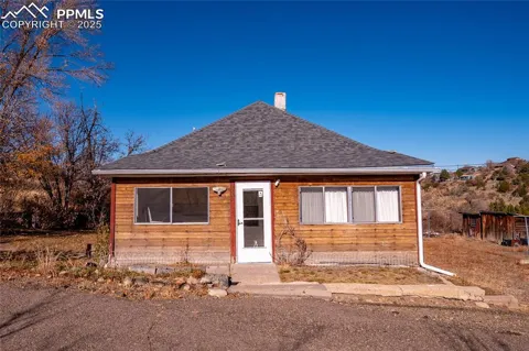 1005 E 4th Street