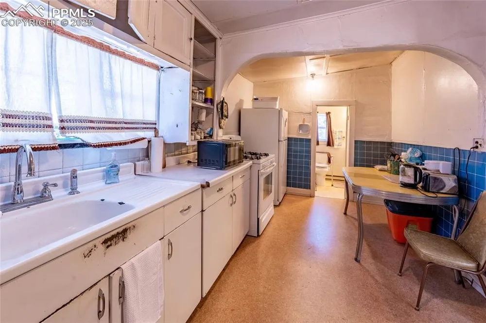 1005 E 4th Street Trinidad, CO 81082