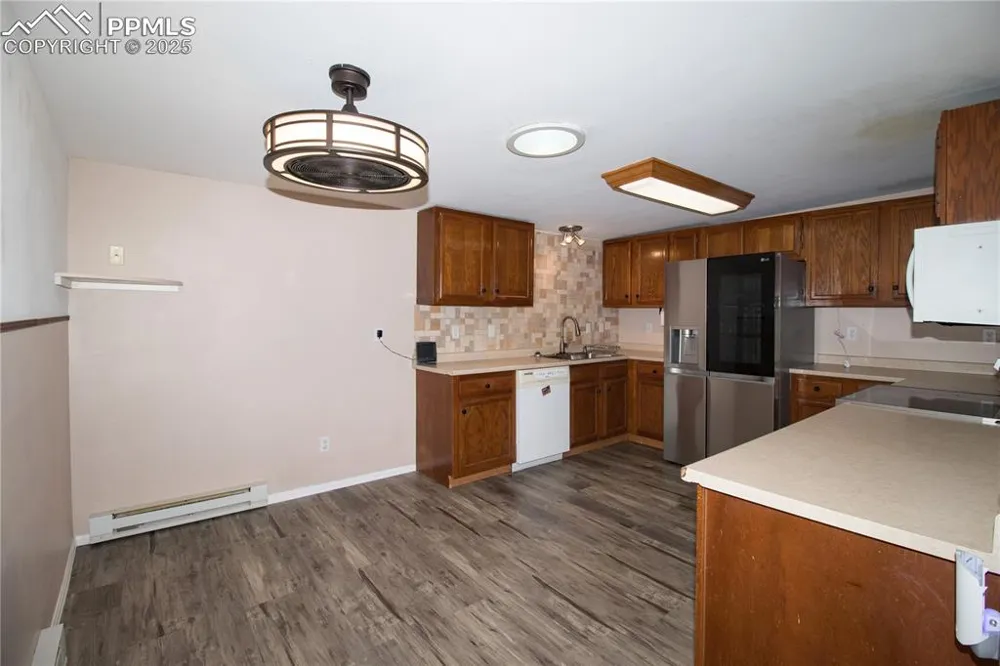 560 Oak Creek Avenue Rockvale, CO 81244
