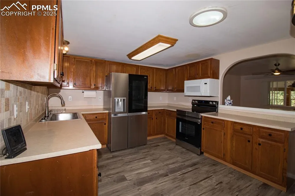 560 Oak Creek Avenue Rockvale, CO 81244