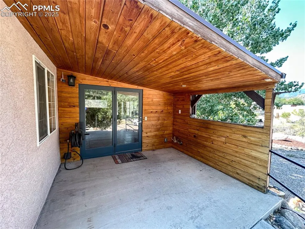 560 Oak Creek Avenue Rockvale, CO 81244
