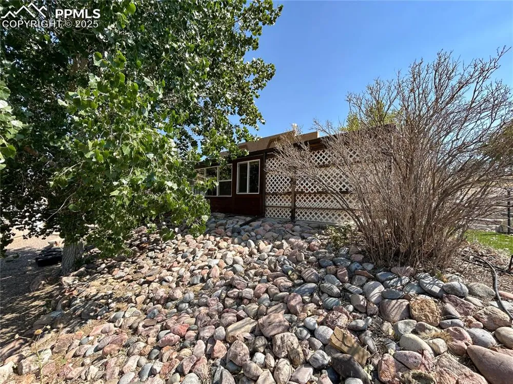 560 Oak Creek Avenue Rockvale, CO 81244