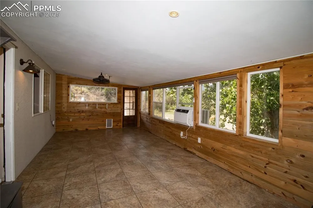 560 Oak Creek Avenue Rockvale, CO 81244