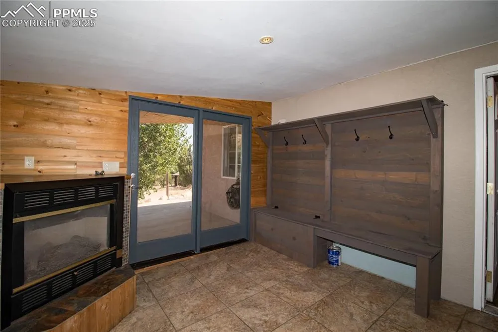 560 Oak Creek Avenue Rockvale, CO 81244