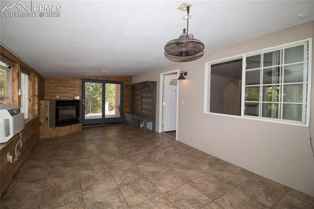 560 Oak Creek Avenue Rockvale, CO 81244