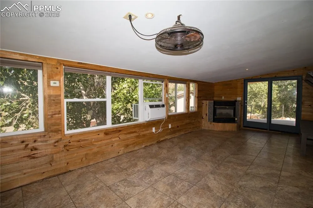 560 Oak Creek Avenue Rockvale, CO 81244
