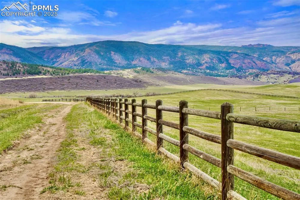 2801 Verbena Drive Larkspur, CO 80118