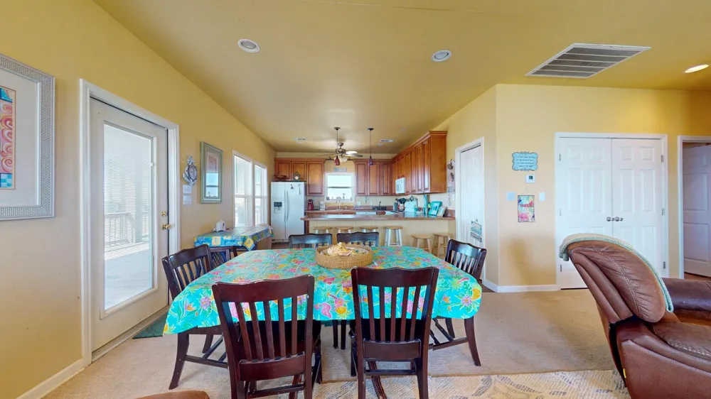 982 Kirks Drive Gilchrist, TX 77617