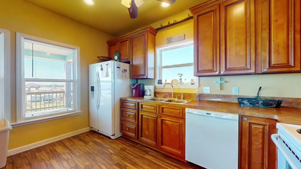 982 Kirks Drive Gilchrist, TX 77617