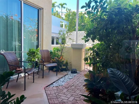 9172 Collins Ave #13