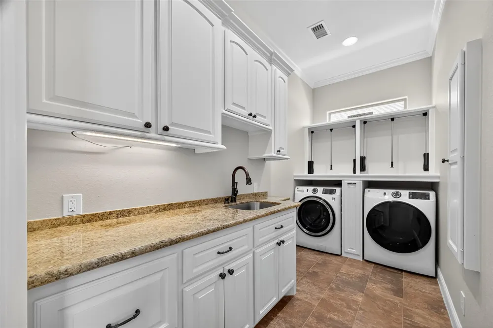 225 S Front Street Freeport, TX 77541
