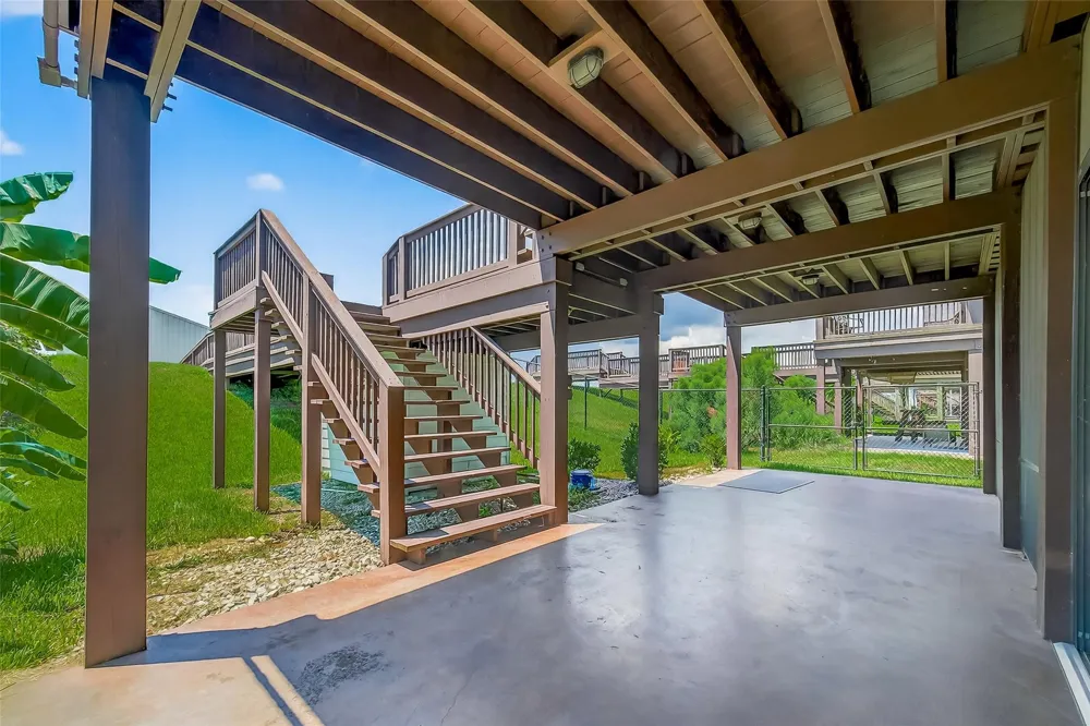 225 S Front Street Freeport, TX 77541