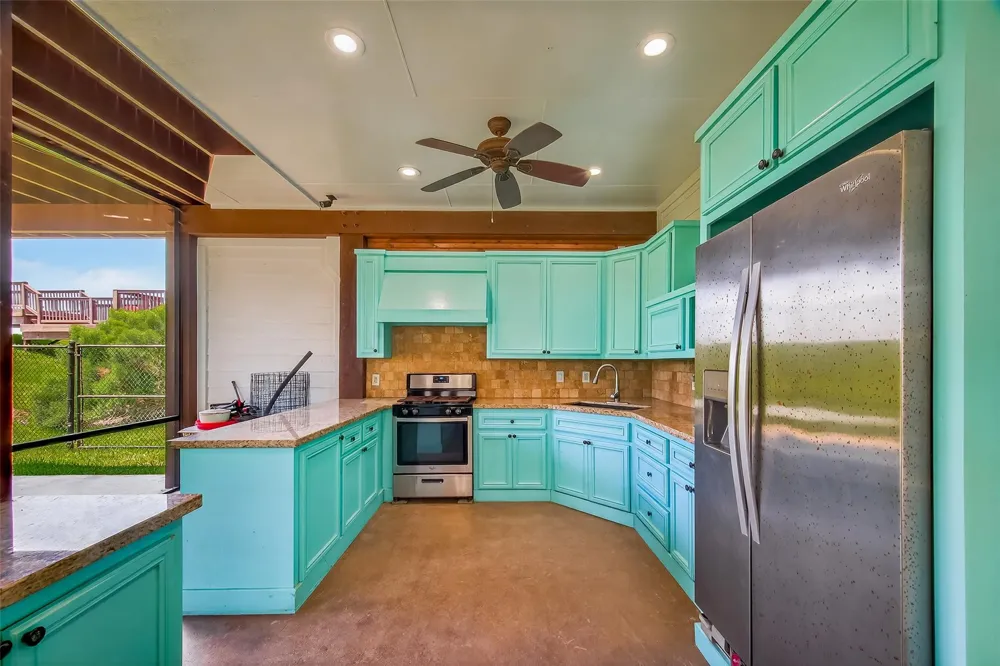 225 S Front Street Freeport, TX 77541