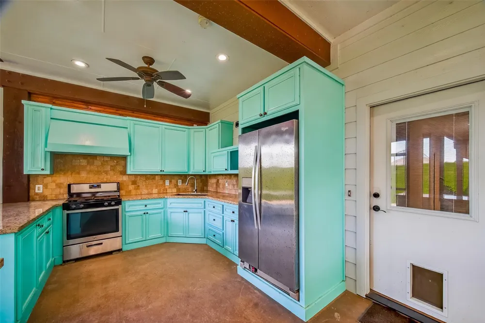 225 S Front Street Freeport, TX 77541