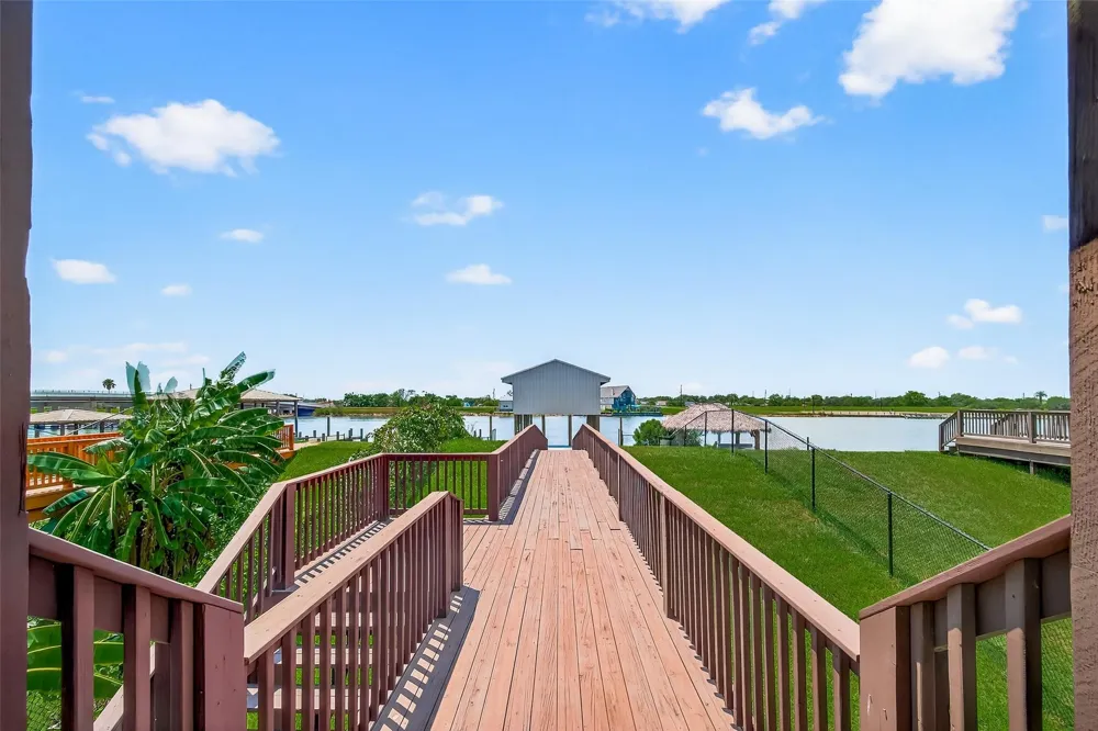 225 S Front Street Freeport, TX 77541