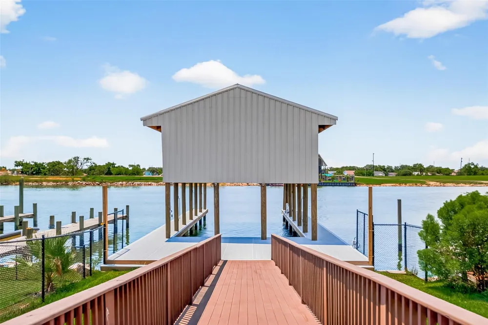 225 S Front Street Freeport, TX 77541