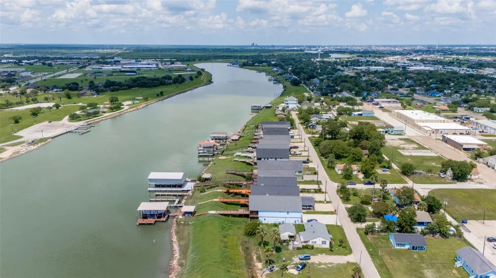 225 S Front Street Freeport, TX 77541