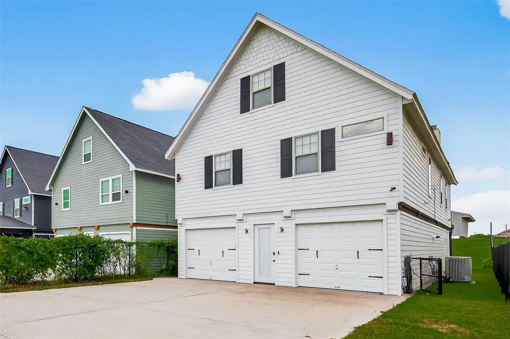 225 S Front Street Freeport, TX 77541