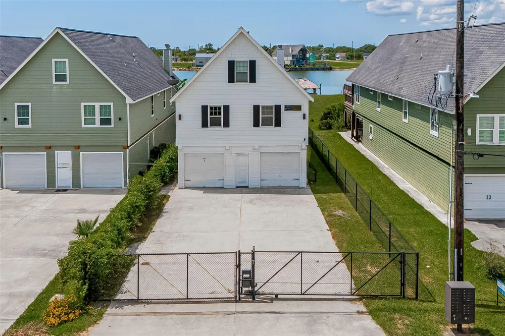 225 S Front Street Freeport, TX 77541