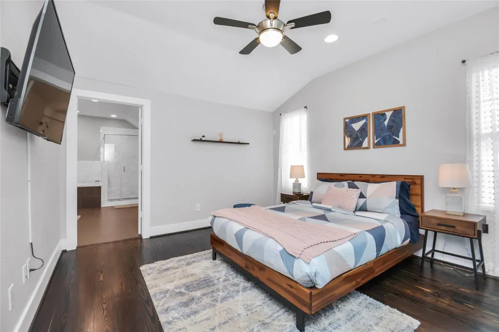 5705 Cochran Street Houston, TX 77009