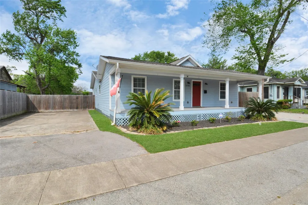 5705 Cochran Street Houston, TX 77009