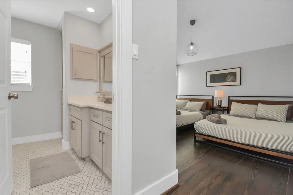 5705 Cochran Street Houston, TX 77009