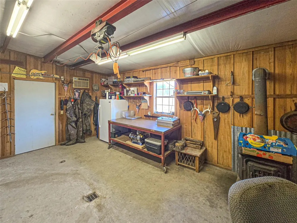 684 Hooks Road Corrigan, TX 75939
