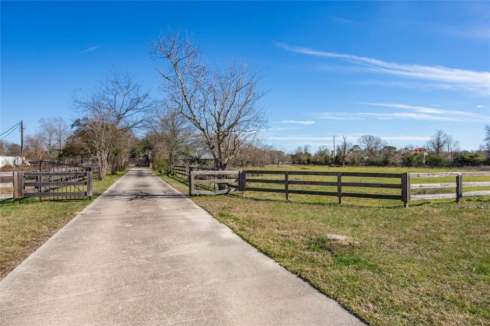 21610 Mueschke Road Tomball, TX 77377