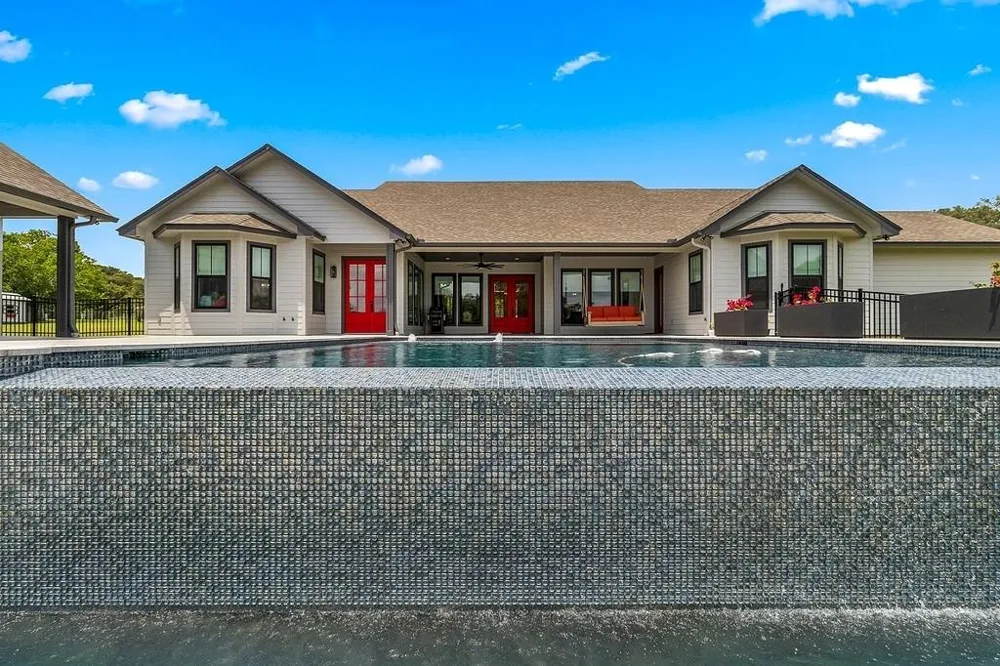 779 County Road 532a Hallettsville, TX 77964