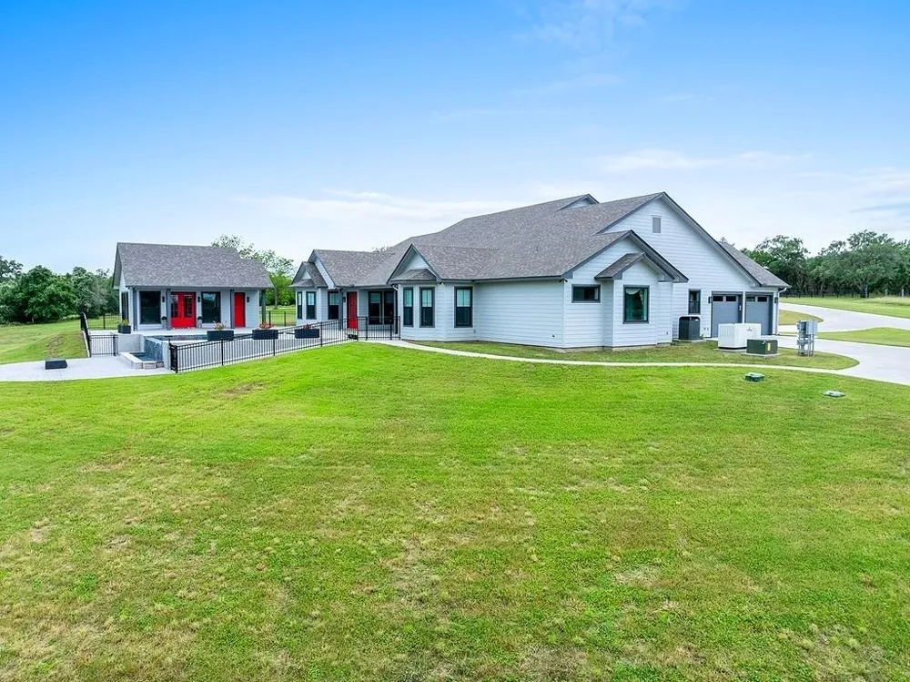 779 County Road 532a Hallettsville, TX 77964