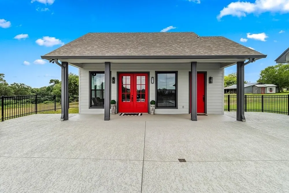779 County Road 532a Hallettsville, TX 77964