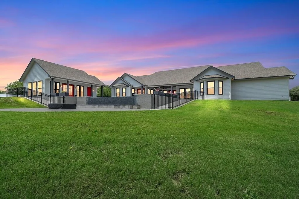 779 County Road 532a Hallettsville, TX 77964