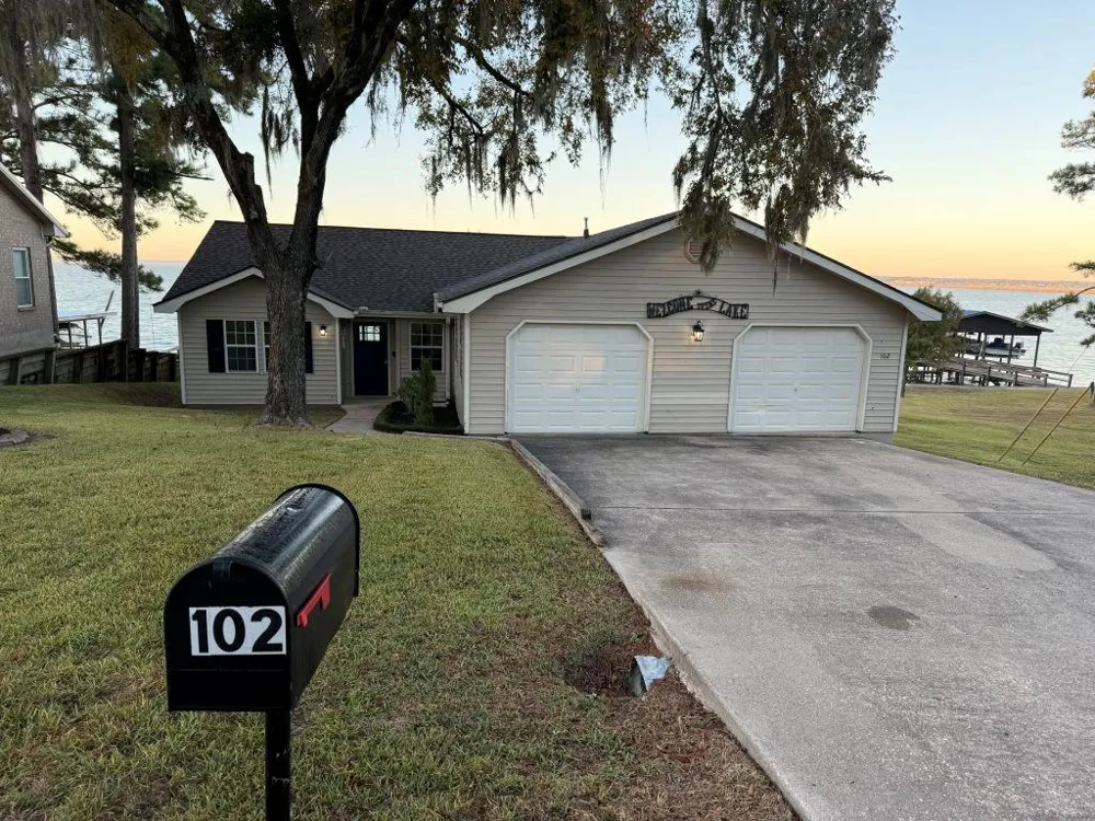 102 Bridgelanding Onalaska, TX 77360