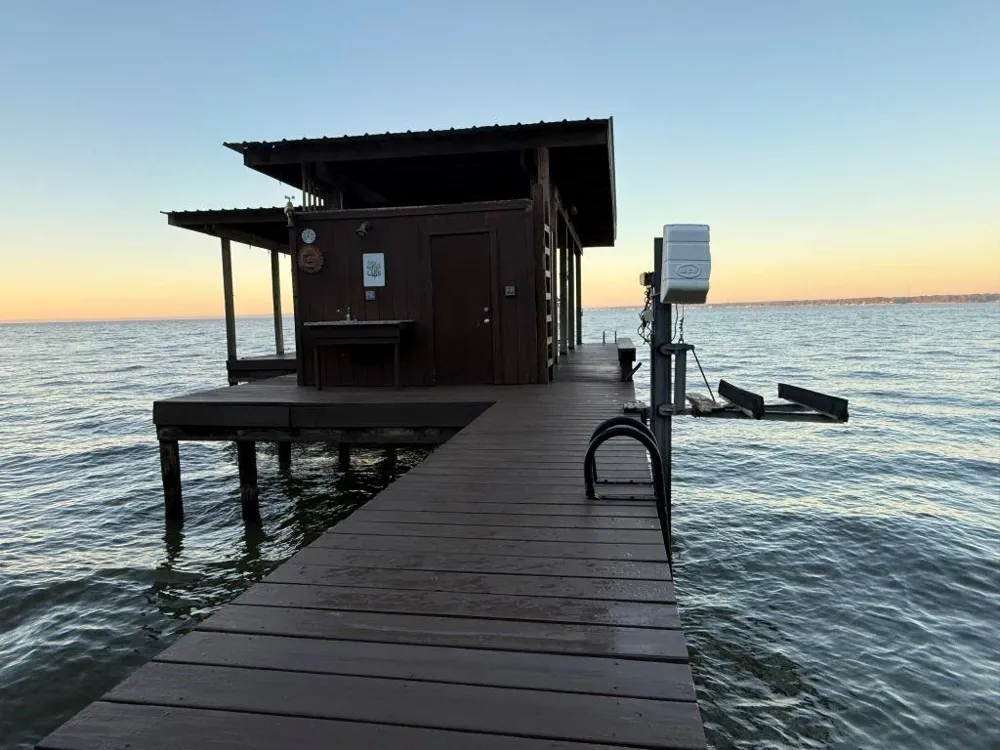 102 Bridgelanding Onalaska, TX 77360