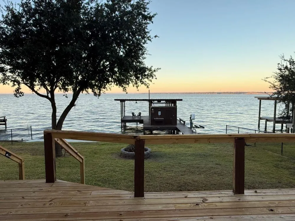 102 Bridgelanding Onalaska, TX 77360