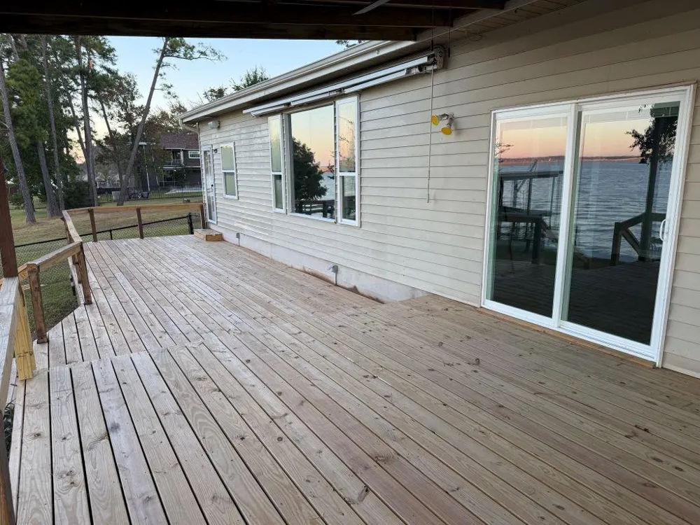 102 Bridgelanding Onalaska, TX 77360