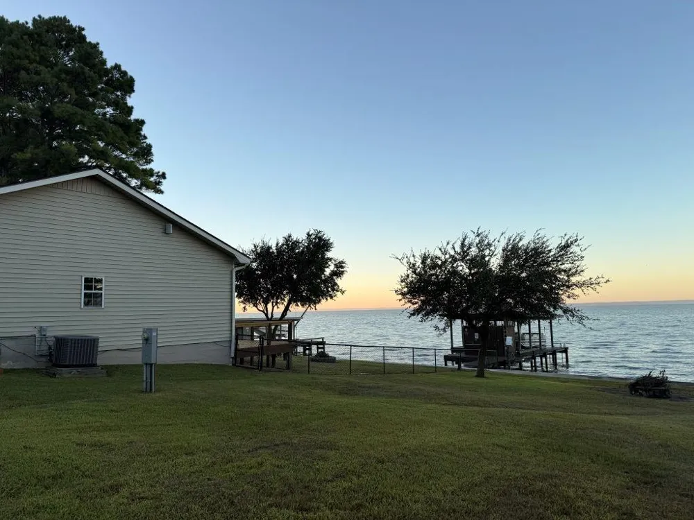 102 Bridgelanding Onalaska, TX 77360
