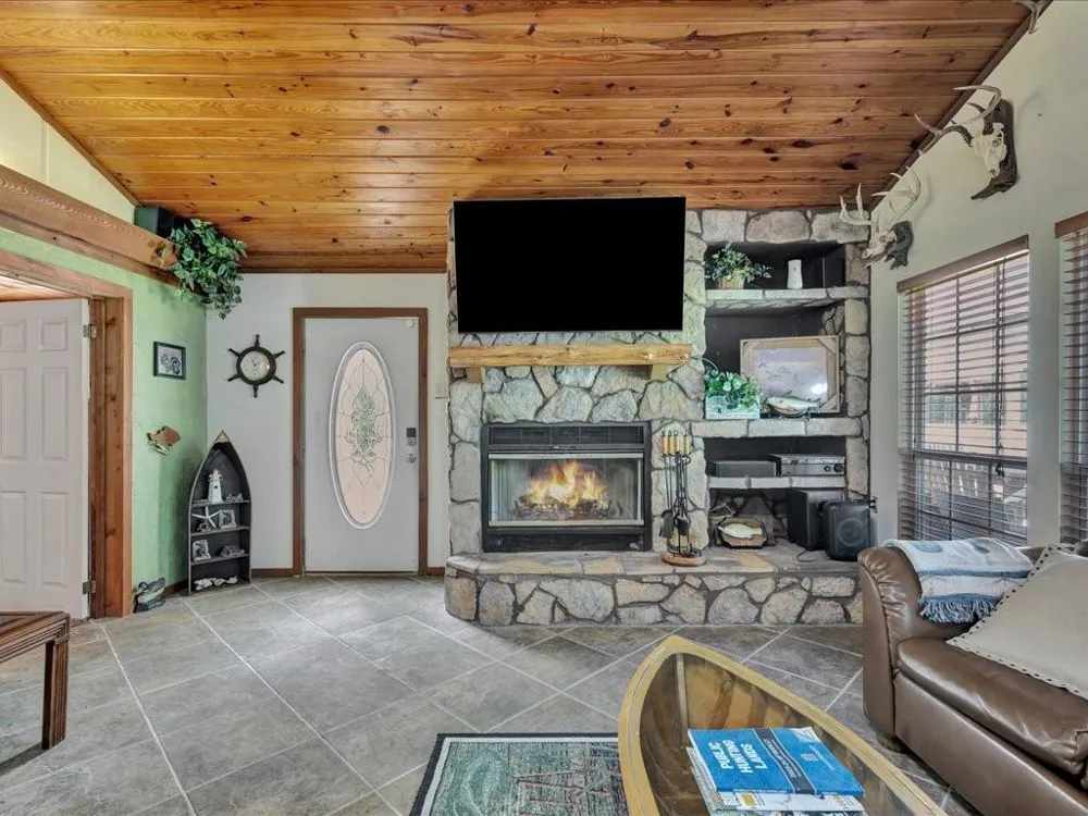 21441 Fm 705 Broaddus, TX 75929