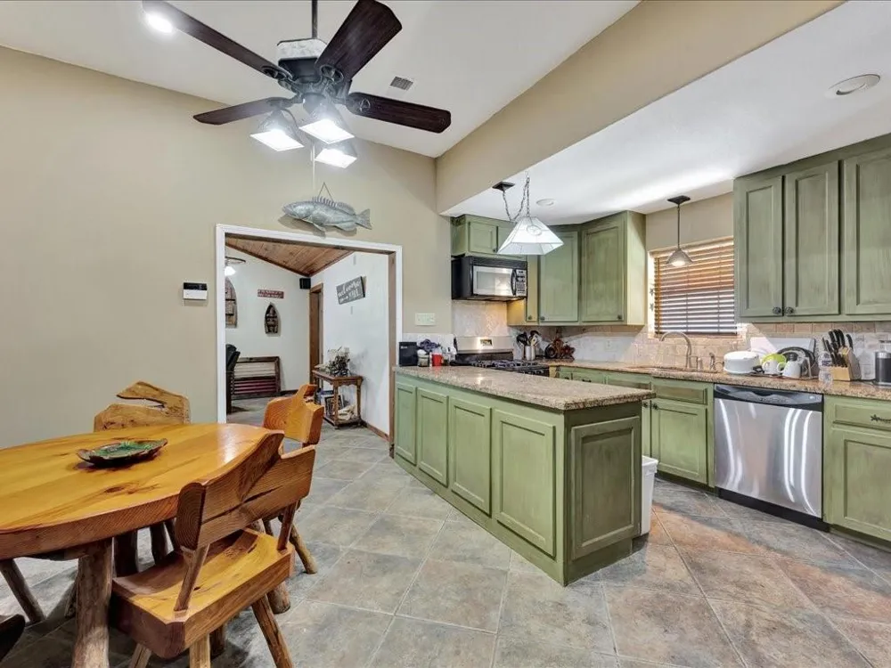 21441 Fm 705 Broaddus, TX 75929