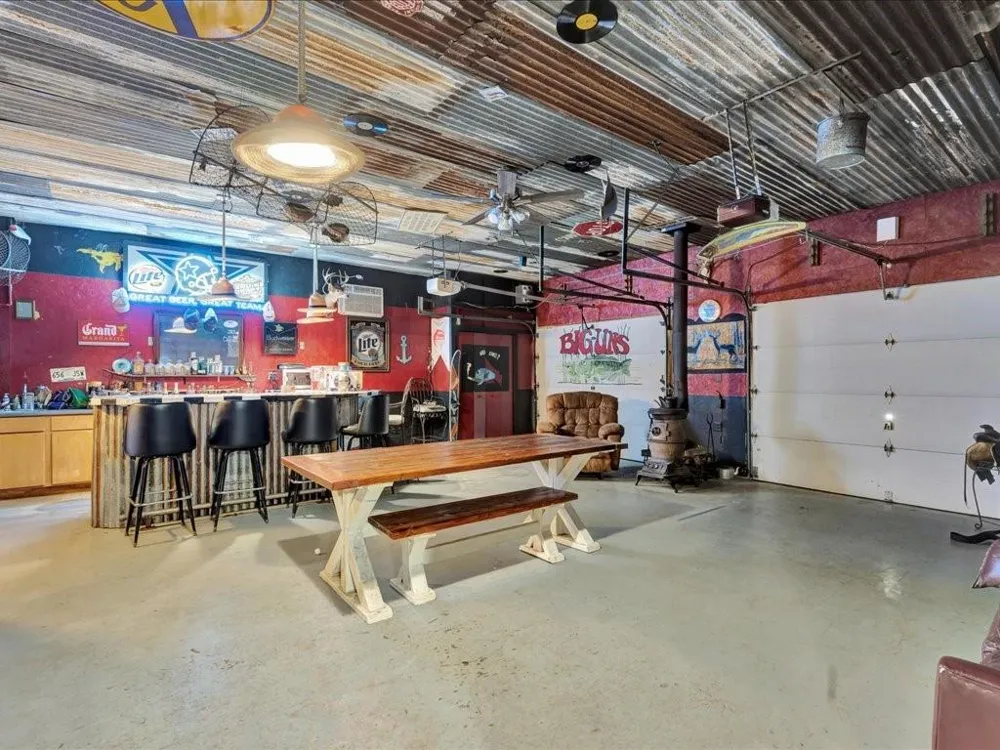 21441 Fm 705 Broaddus, TX 75929