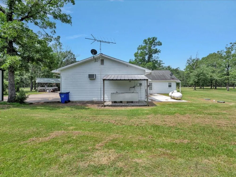 21441 Fm 705 Broaddus, TX 75929