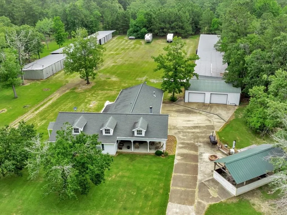 21441 Fm 705 Broaddus, TX 75929