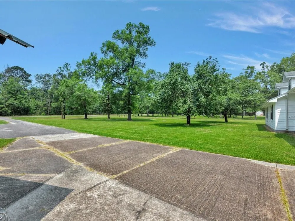 21441 Fm 705 Broaddus, TX 75929