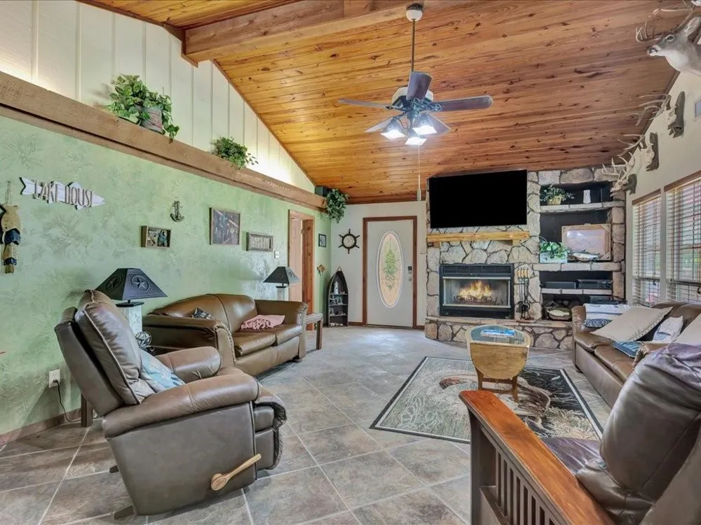 21441 Fm 705 Broaddus, TX 75929