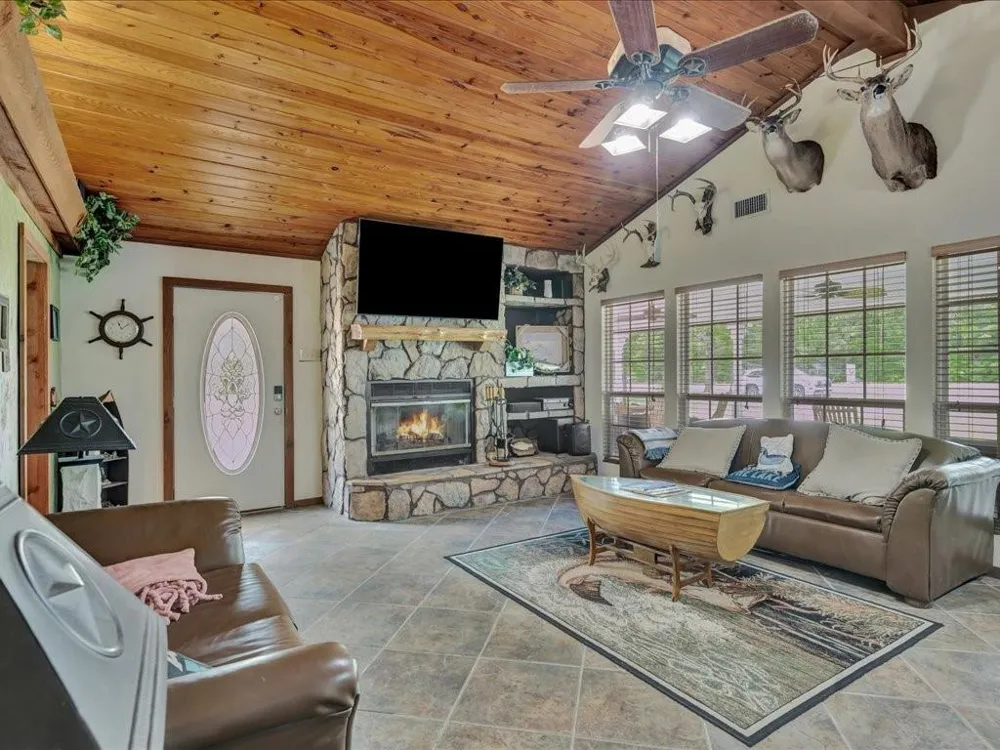 21441 Fm 705 Broaddus, TX 75929