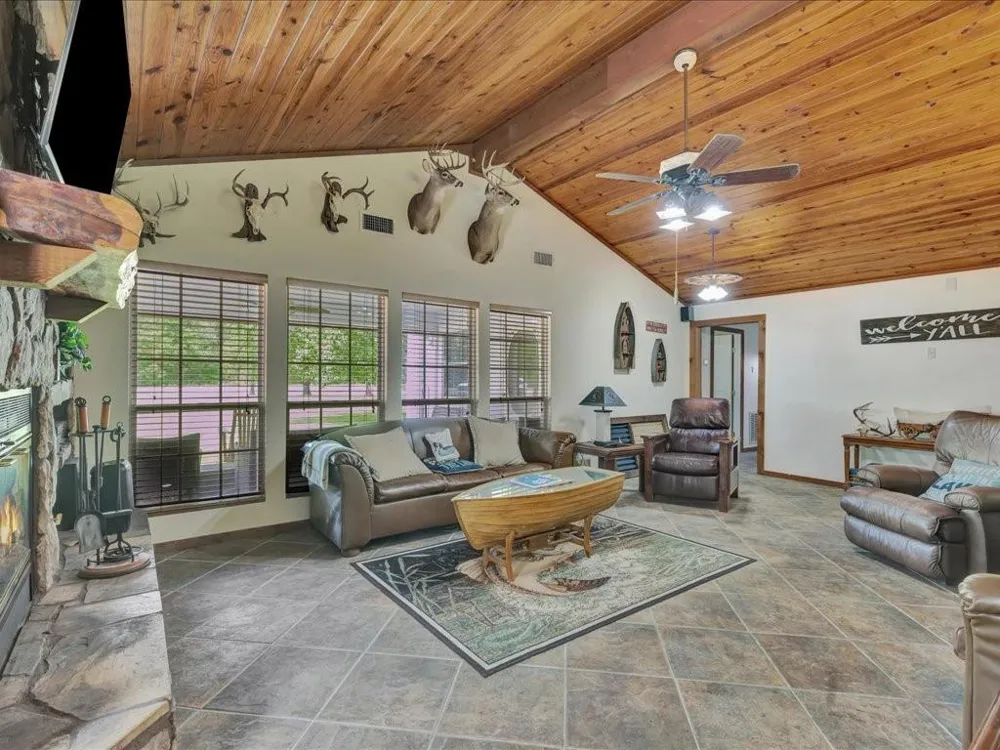 21441 Fm 705 Broaddus, TX 75929